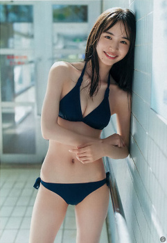 【画像あり】一流大学出たのにエロい水着を世界に公開しちゃう女の子の画像