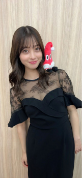 【画像】橋本環奈さん、おっぱいの谷間を見せてしまうの画像