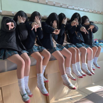 言うほど学生時代シコれるほどエロいクラスメイトとかおったか？？？の画像
