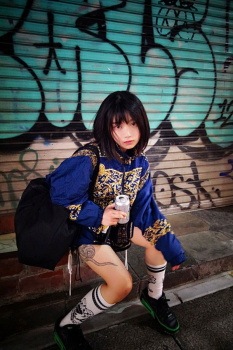 【悲報】コスプレイヤーさん、蛇のタトゥーが一致して羽目撮りバレの画像