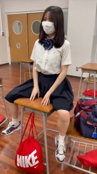 【動画】JK「男子のオナニーってどうせこんなんでしょｗｗｗ」の画像