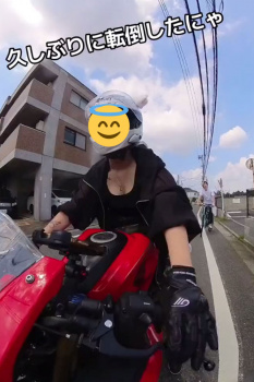 【動画】巨乳まんさん、おっぱいが重くて転倒してしまうの画像