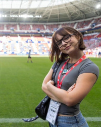 【画像】エッチなスペイン人女優、乳首ビンビンでサッカー観戦の画像