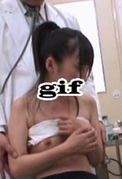 【画像】JKさん、健康診断で貧乳をもまれてしまうの画像