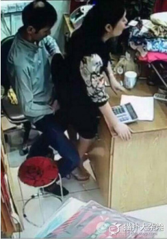 【動画あり】レジ係の女性店員と店主が客の居ない間にセックス　何故か映像が流出し大拡散【まるでAV】の画像