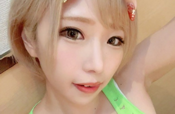 ぼっちのカラオケBOXにエロい格好の金髪ギャルが突如出現！ｗの画像