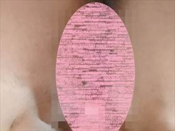 無修正・自画撮り　後ろ（後背位）からのアングルでマ●コを接写しながら指オナする人妻の動画の画像