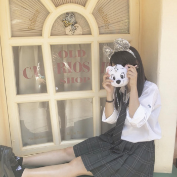 【画像】ケバケバな女子高生とパパ活ディズニーしたくなる写真の画像