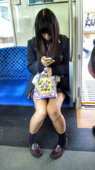 【画像】電車内でＪＫが近くに来たらドキッとするよなｗｗの画像