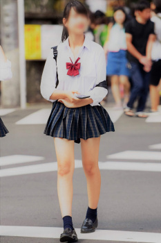 【画像】今夜のおかずに女子高生の待撮り写真をどうぞの画像