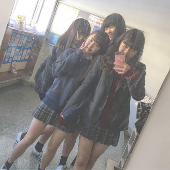 【画像】良い匂いがしてきそうな女子高生の集合写真の画像