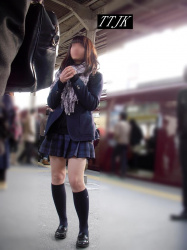 【画像】駅や電車内で女子高生をどうやったらこんな綺麗に撮れるん？の画像