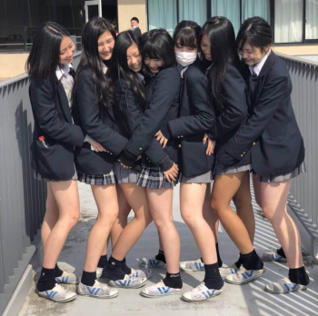 【画像】ちょいブサイクも可愛く見えてしまう女子高生の集合写真の画像