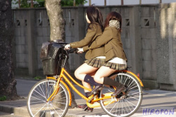 【画像】生まれ変わったら女子高生の自転車のサドルに生まれ変わりたいチャリ通学画像の画像