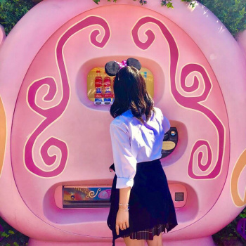 【画像】まるでＪＫとディズニーデートしてるかのような後ろ姿写真の画像