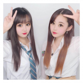 【画像】足ビヨーン、あごシュ、目デカーな名物プリクラ女子高生の画像