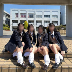 【画像】ルーズソックス履いた女子高生ってエロさ倍になるよなｗｗの画像