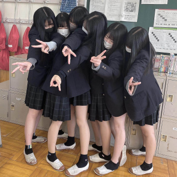 【画像】女子高生の真ん中に入って思いきり深呼吸したくなる集合写真の画像