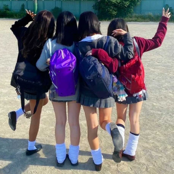 【画像】女子高生の後ろ姿だけでカワイイかどうか分かるソムリエ奴ｗｗの画像