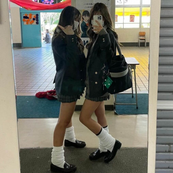 【画像】女子高生がルーズソックス履くと一気にエチ度が増すよなｗｗの画像