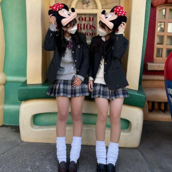 【画像】はぁ・・・女子高生と制服ディズニーして待ち時間もイチャイチャしたいの画像