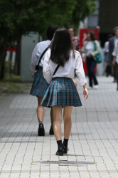 【画像】街で登下校中の女子高生を後ろからパシャリの画像