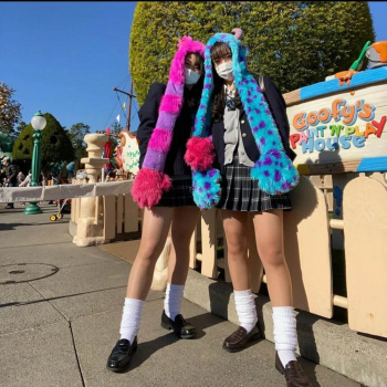 【画像】ＴＤＬ一番の名物、制服女子高生よなｗｗの画像