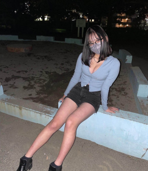 【画像】女子高生さんの開放的な私服がエロ過ぎて金玉からっぽ警報の画像