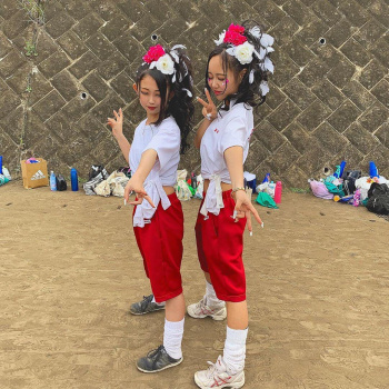 【画像】おまいらも体育祭とかならＪＫとノリでナチュラルにぎゅー出来たよな？ｗｗの画像
