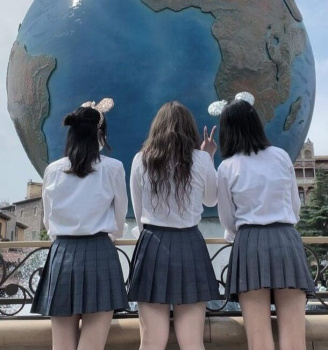 【画像】思わずケツにチ〇ポ擦り付けたくなる後ろ姿の女子高生の画像