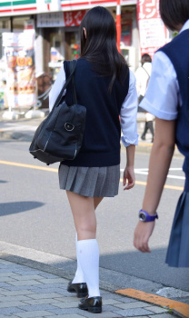 【画像】春休みで大好きな制服女子高生が見れなくて引きこもり奴ｗｗの画像