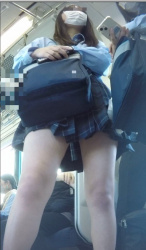 【画像】※電車内の女子高生をカバンに仕込んだカメラで撮影した参考写真です。の画像