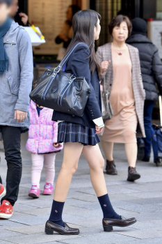 【画像】街に居る女子高生ってまじで経済活性化させるよなｗｗの画像