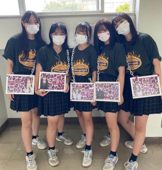 【画像】『せんせぇ～』ってこんなたくさんの女子高生に囲まれたらボキするでの画像