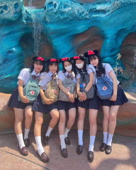 【画像】ＴＤＬで無料で写真撮りますやったら女子高生めっちゃ来るんじゃねｗｗの画像