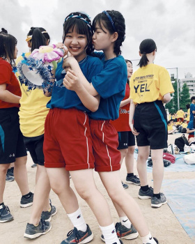 【画像】違う方向に気合を入れ出す体育祭ＪＫの画像