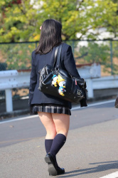 【画像】思わず目で追ってしまう街女子高生ちゃん達の画像