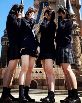 【画像】もはやＴＤＬショーの一部になりつつある制服ＪＫちゃんたちｗｗの画像