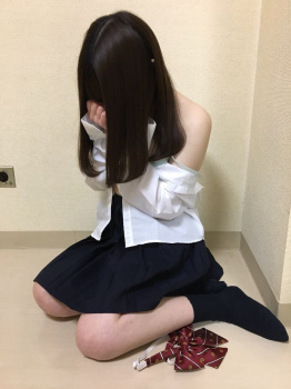 【画像】合法的に黒髪制服ロリとイチャイチャできるＪＫリフレ嬢がシコの画像