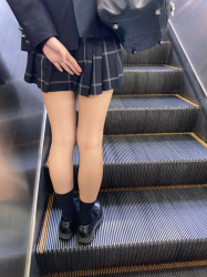 【画像】背後からどぴゅってしたくなる後ろ姿の女子高生の画像