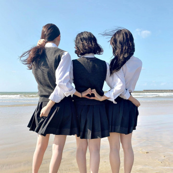 【画像】思わずバックハグしたくなる後ろ姿女子高生の画像