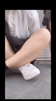【画像】カワイイＪＫちゃん２人がライブ配信で危うくポロリ！？の画像