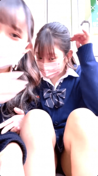 【動画】女子高生のガン見してくれるライブ配信の前でシコると捗るぞｗｗの画像