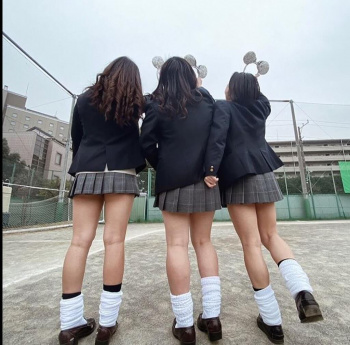 【画像】制服着てるだけで後ろ姿映えする女子高生ってすごいおの画像