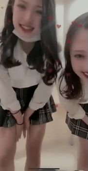【動画】ワンチャン期待したけどミニスカルーズＪＫ２人がただライブ配信するだけの画像