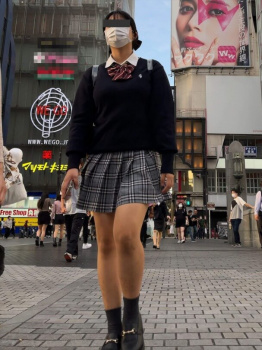 【画像】存在してるだけで尊い制服ＪＫの街写真の画像