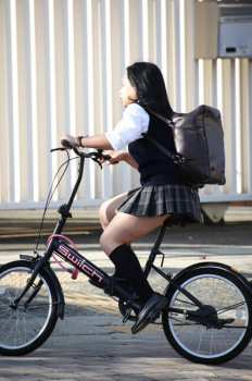 【画像】ワンチャンを期待してしまう自転車通学ＪＫの画像