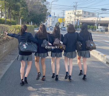 【画像】背後から間違いを犯してしまいそうになる後ろ姿女子高生の画像