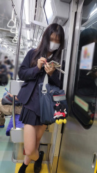【画像】電車で女子高生と一緒になると急に脳活性化やつおる？ｗｗの画像