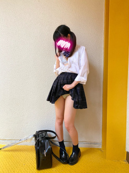 【画像】黒髪ロリっ子が制服着たらガチモンにしか見えないリフレＪＫちゃんの画像